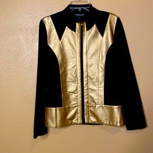 Lightweight jacket with zipper. 100% polyester. Gold is polyurethane.
